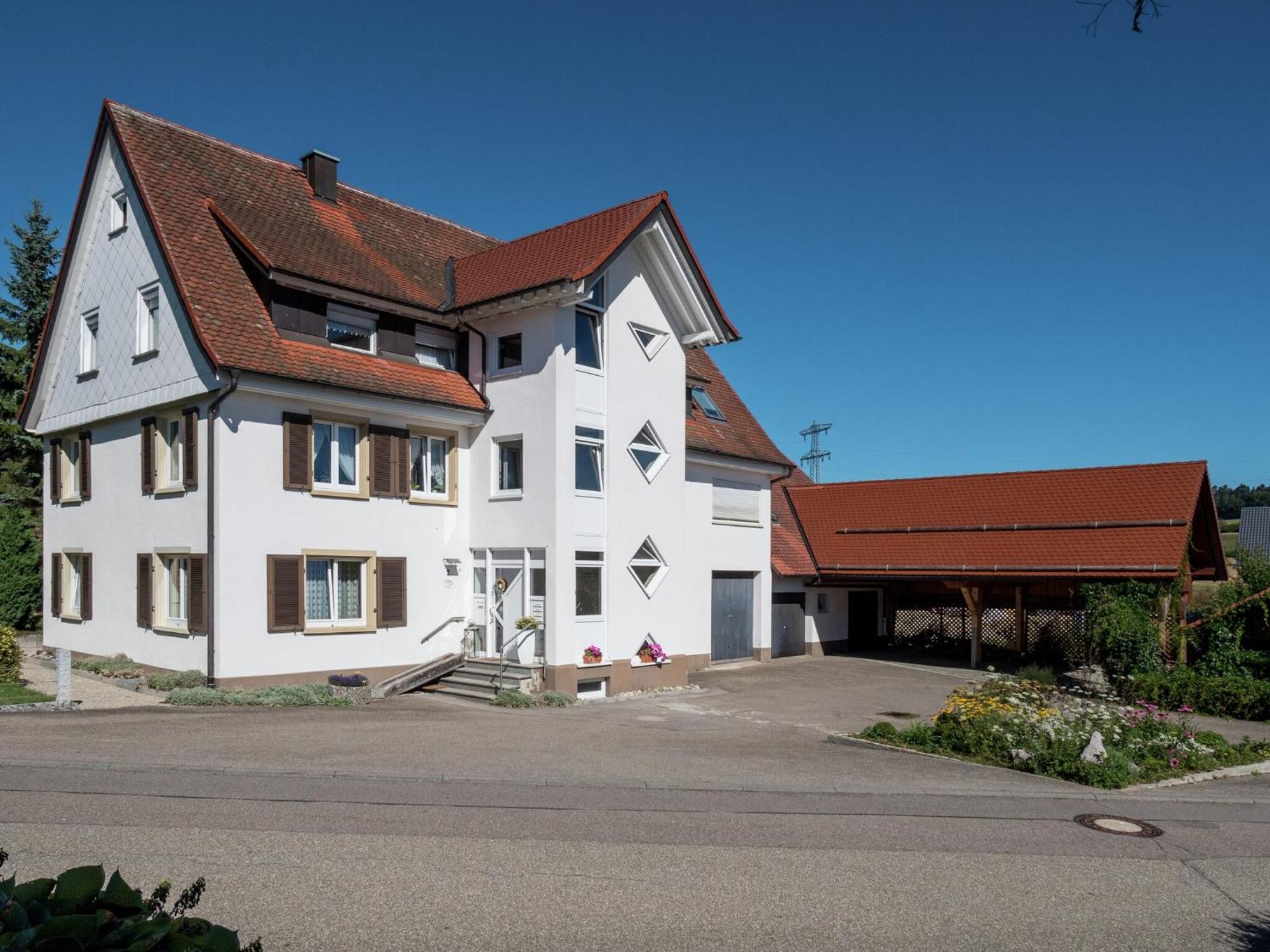 Cozy Apartment In Schwenningen With Garden Villingen-Schwenningen Exterior photo